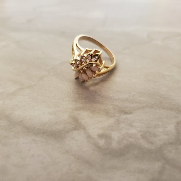 ✨ Unbranded Rhinestones Opalescent Crystal Cluster Cocktail Ring Size 9 ✨ - Picture 1 of 5